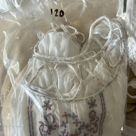 ju’s White‎ Sheer Embroidered Detail Top. Size S - Picture 13 of 13